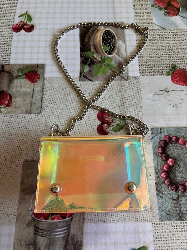 Bolso de hombro transparente iridiscente