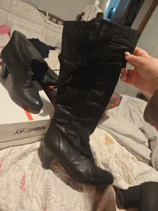 Stivali alti in pelle neri