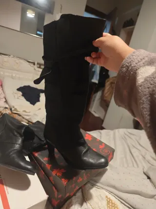 Stivali alti in pelle neri