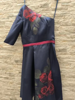 Vestito Chi Chi London con rose rosse