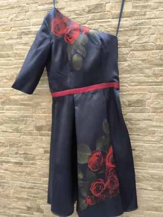 Vestito Chi Chi London con rose rosse