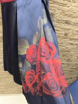 Vestito Chi Chi London con rose rosse