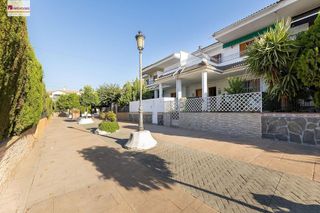 Casa adosada en venta en Atarfe