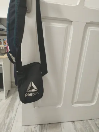 Bandolera Reebok Negra