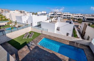 Chalet en venta en Campos de Golf - Villa Martin - Los Dolses en Orihuela