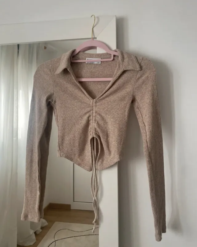 Camiseta Bershka manga larga beige