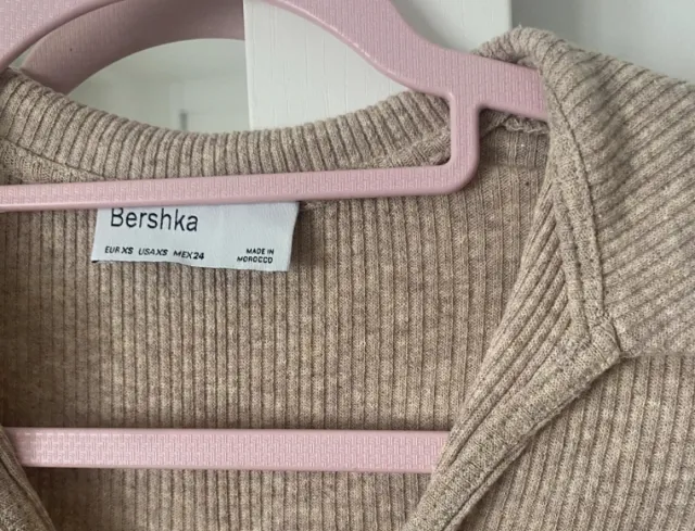 Camiseta Bershka manga larga beige