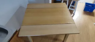 Mesa de cocina de madera. Extensible cada ala 19cm