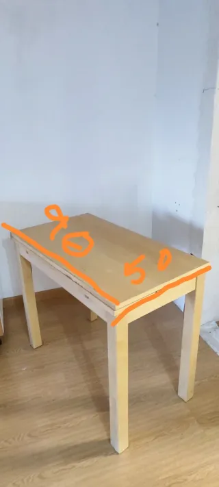 Mesa de cocina de madera. Extensible cada ala 19cm