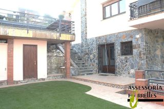 Chalet en venta en Torrelles de Llobregat