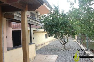 Chalet en venta en Torrelles de Llobregat