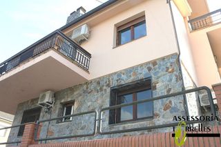 Chalet en venta en Torrelles de Llobregat