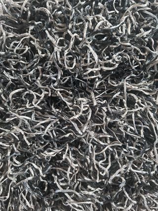 2 Tappeti in pelo grigio e bianco