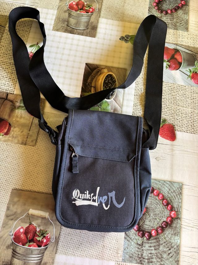 Bandolera Quiksilver azul chico