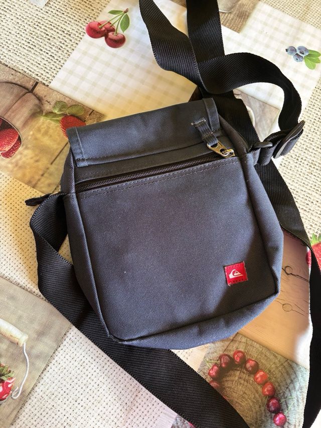 Bandolera Quiksilver azul chico