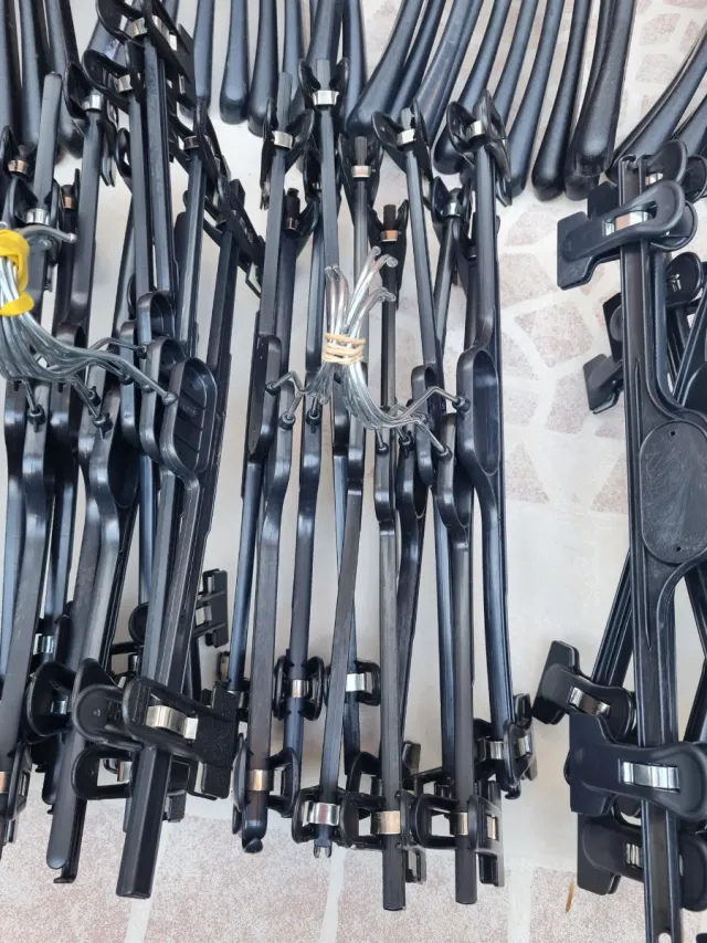 Lote 100 Perchas Negras