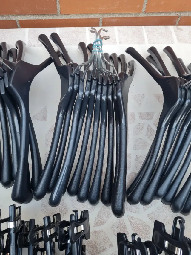 Lote 100 Perchas Negras