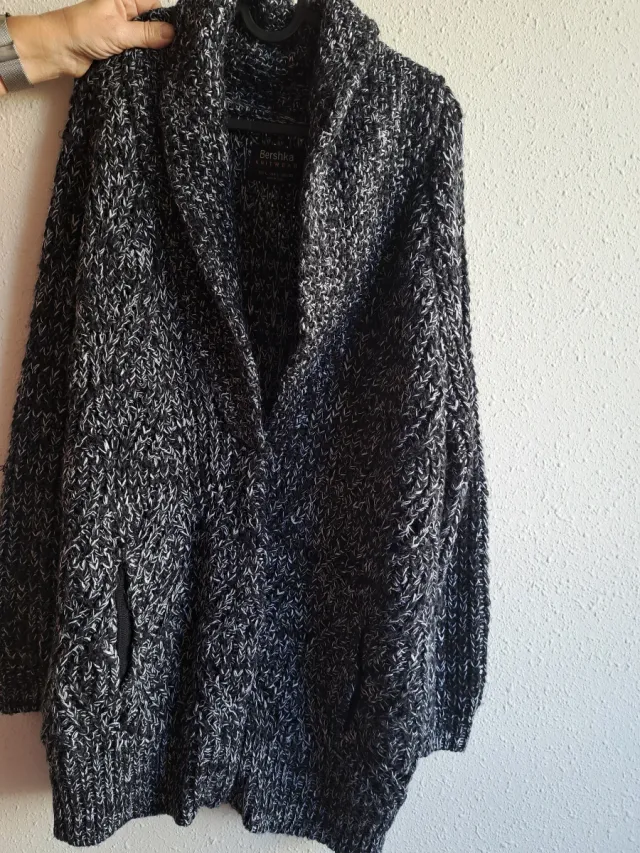 Chaqueta de punto de Bershka gris y negra