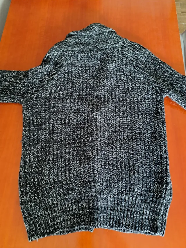 Chaqueta de punto de Bershka gris y negra