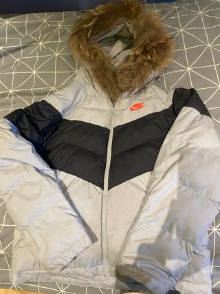 Abrigo Nike niño gris y negro talla L de niño