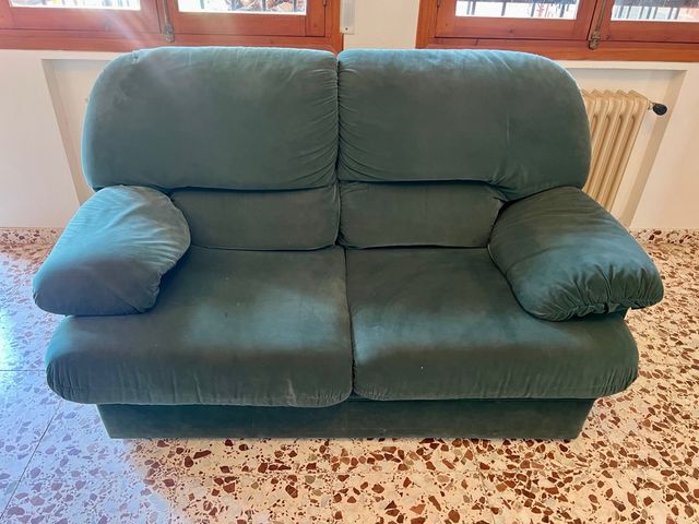 Sofá de terciopelo verde 1.50m