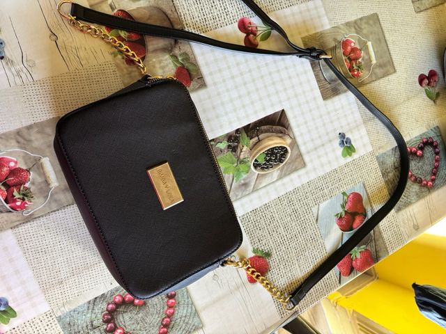 Bolso de hombro BIMBA Y LOLA negro y dorado