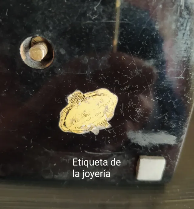 Crucifijo de mesa con figura