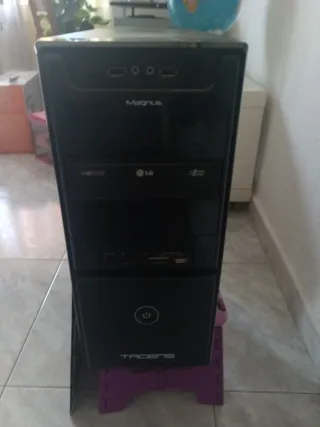 Ordenador de sobremesa negro/gris