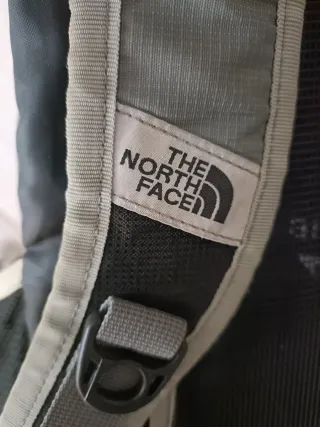 Mochila The North Face Negra y Gris