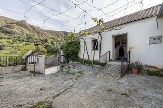Cortijo en venta en Barrio de la Vega en Monachil
