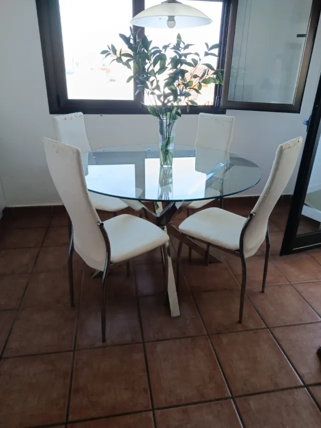 Juego de 4 sillas de comedor blancas