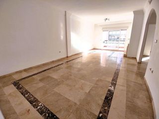 Piso en venta en Los Naranjos - Las Brisas en Marbella