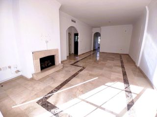 Piso en venta en Los Naranjos - Las Brisas en Marbella