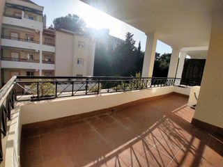 Piso en venta en Los Naranjos - Las Brisas en Marbella
