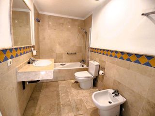 Piso en venta en Los Naranjos - Las Brisas en Marbella