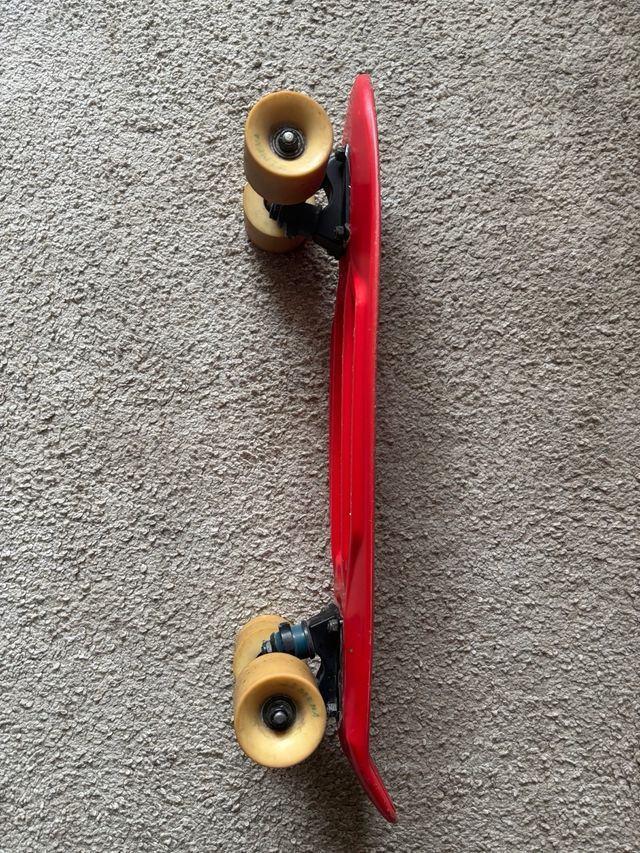 Monopatín rojo 55 cm ruedas PVC