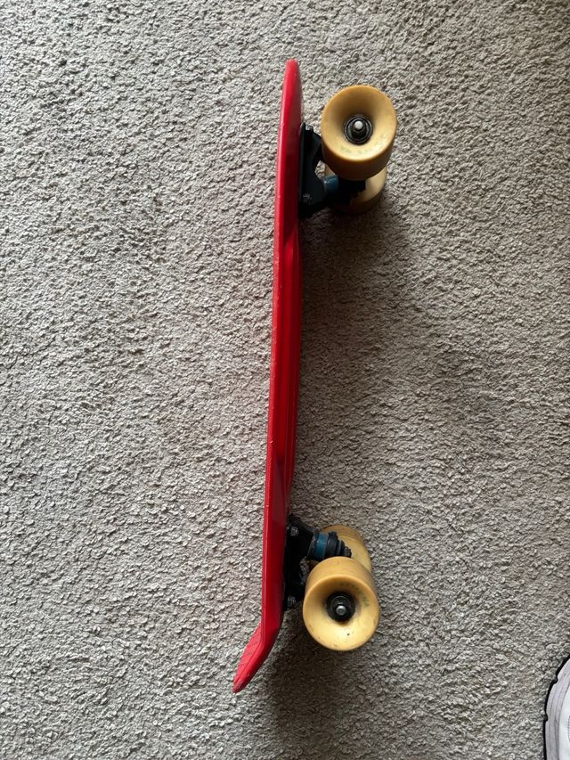 Monopatín rojo 55 cm ruedas PVC