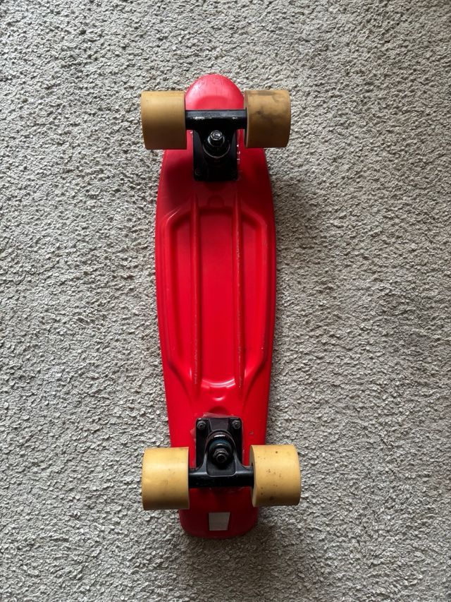 Monopatín rojo 55 cm ruedas PVC