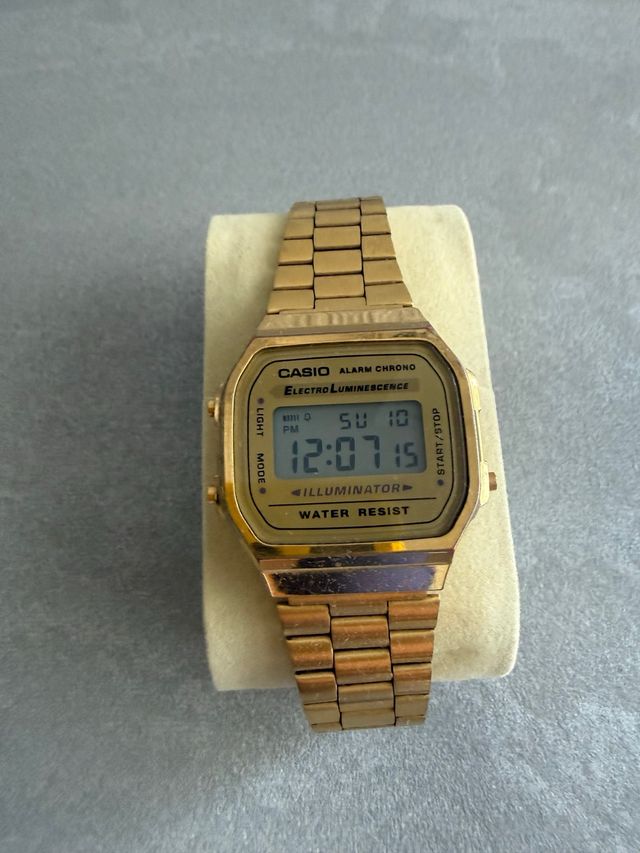 Reloj Casio Dorado Clásico Digital