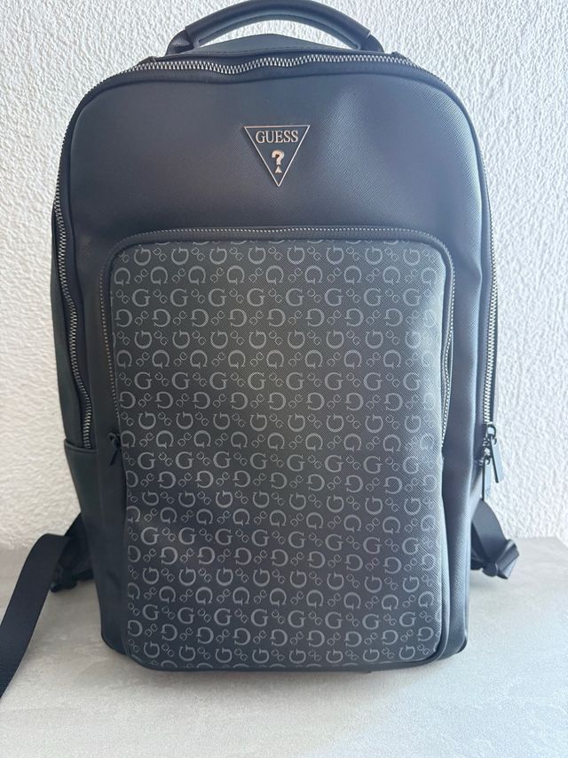 Mochila Guess Negra y Gris