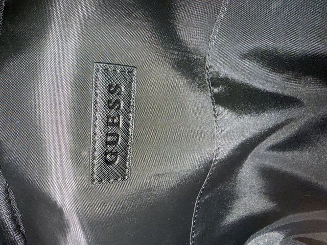 Mochila Guess Negra y Gris