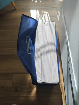 Cuna de camping plegable con cambiador y colchón