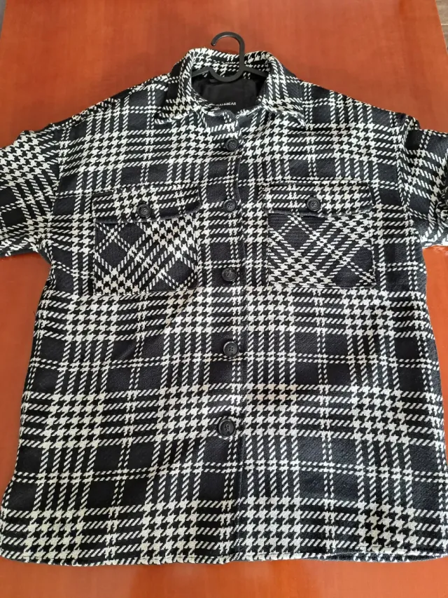 Chaqueta cuadros Pull and Bear mujer