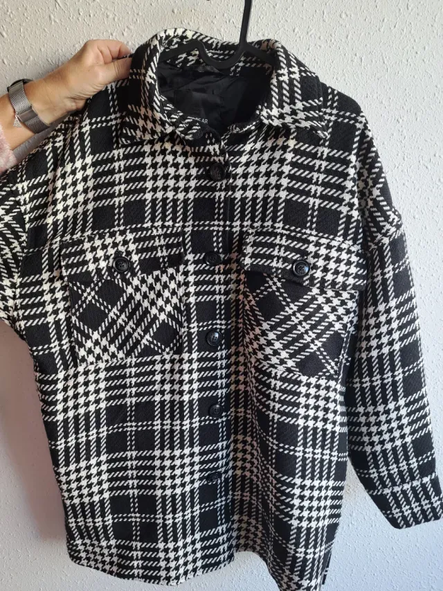 Chaqueta cuadros Pull and Bear mujer