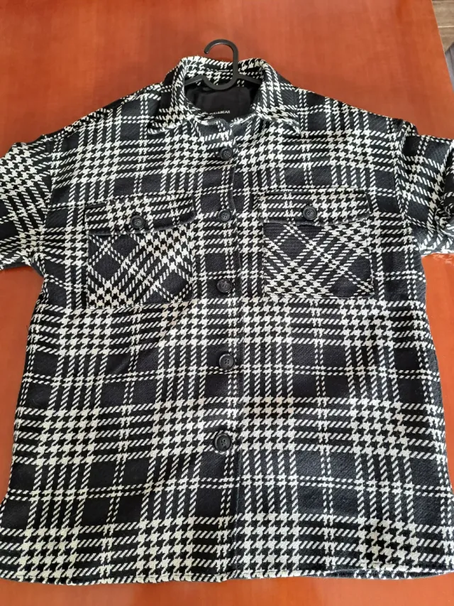 Chaqueta cuadros Pull and Bear mujer