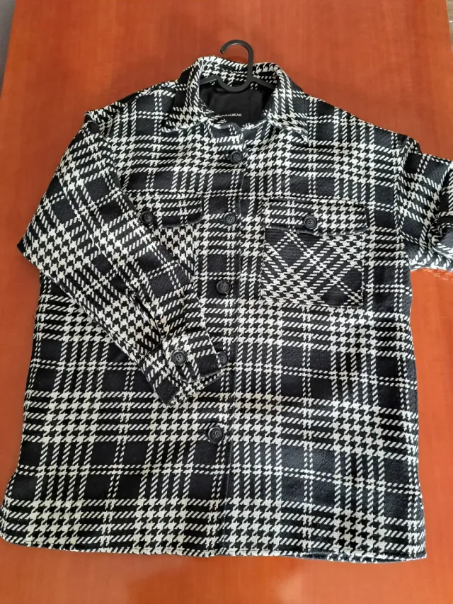 Chaqueta cuadros Pull and Bear mujer