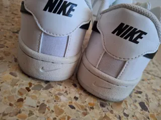 Zapatillas Nike Blancas y Negras