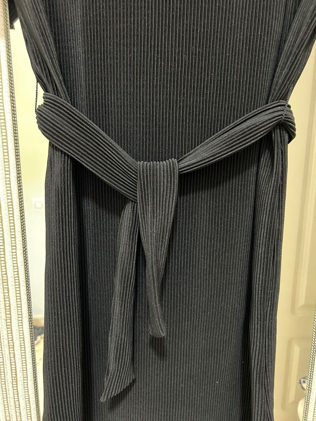 Vestido negro con cinturón