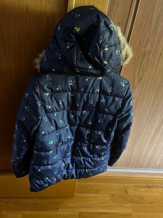 Abrigo GAP floral talla 10 sin estrenar