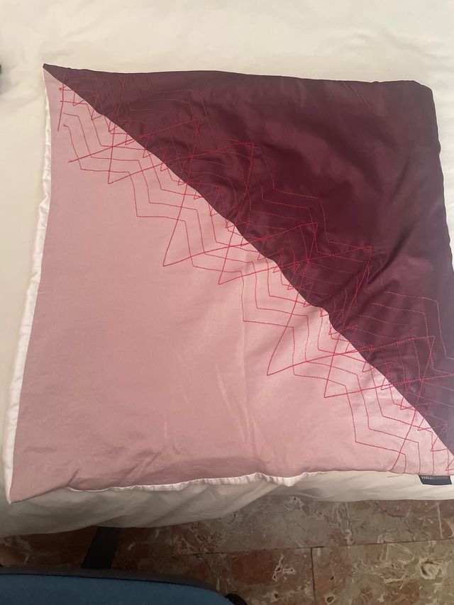 Funda de cojín rosa y morado. 59x59